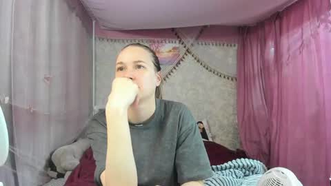 Snapshot of leila_bambi_ chatting on April 22, 2026, 2:07 pm leila_bambi_ online show from April 22, 2026, 2:07 pm