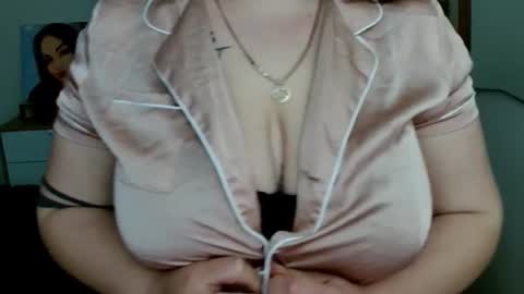 Snapshot of leila_beayte_ chatting on June 19, 2026, 5:45 am Leila online show from June 19, 2026, 5:45 am