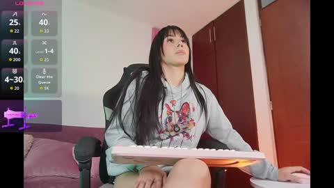 Snapshot of leila_petitee chatting on July 20, 2026, 12:18 pm Leila online show from July 20, 2026, 12:18 pm