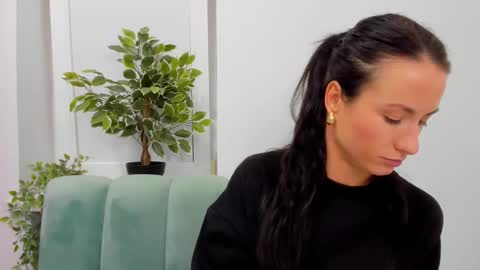 leilabloom online show from January 14, 2025, 4:40 pm
