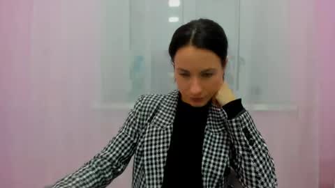 leilabloom online show from January 21, 2025, 4:37 pm