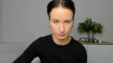 leilabloom online show from January 28, 2025, 5:24 pm