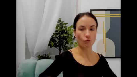 leilabloom online show from February 4, 2025, 10:21 am