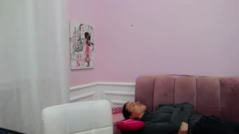 leilabloom online show from February 8, 2025, 12:06 pm