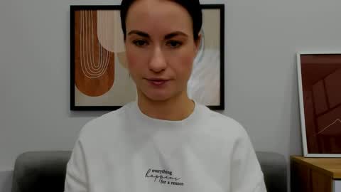 leilabloom online show from February 9, 2025, 11:04 am