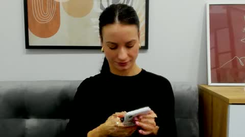 leilabloom online show from February 11, 2025, 9:31 am