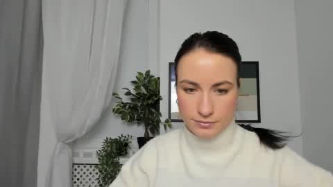leilabloom online show from February 13, 2025, 8:59 am