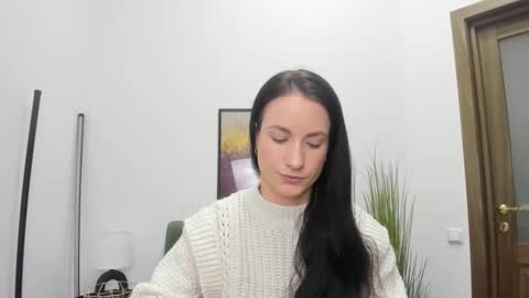 leilabloom online show from February 16, 2025, 2:32 pm