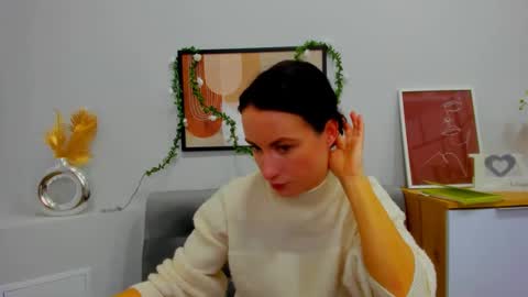 leilabloom online show from February 23, 2025, 2:04 pm