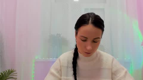 leilabloom online show from February 25, 2025, 9:09 am
