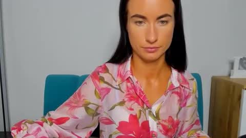 leilabloom online show from September 10, 2025, 3:12 pm