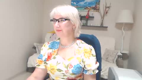 Snapshot of leilamays chatting on December 3, 2024, 7:21 am Leila Kinky online show from December 3, 2024, 7:21 am