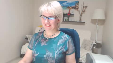 Snapshot of leilamays chatting on December 4, 2024, 5:05 am Leila Kinky online show from December 4, 2024, 5:05 am