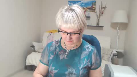 Snapshot of leilamays chatting on December 4, 2024, 12:03 pm Leila Kinky online show from December 4, 2024, 12:03 pm