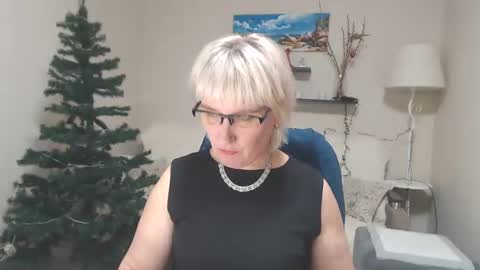 Snapshot of leilamays chatting on December 8, 2024, 10:52 am Leila Kinky online show from December 8, 2024, 10:52 am