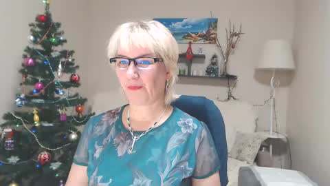 Snapshot of leilamays chatting on December 20, 2024, 6:29 am Leila Kinky online show from December 20, 2024, 6:29 am