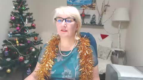 Snapshot of leilamays chatting on December 23, 2024, 11:36 am Leila Kinky online show from December 23, 2024, 11:36 am