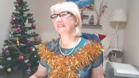 Snapshot of leilamays chatting on December 24, 2024, 6:44 am Leila Kinky online show from December 24, 2024, 6:44 am