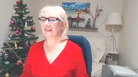 Snapshot of leilamays chatting on January 3, 2025, 8:00 am Leila Kinky online show from January 3, 2025, 8:00 am