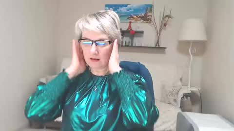 Snapshot of leilamays chatting on February 19, 2025, 4:12 am Leila Kinky online show from February 19, 2025, 4:12 am