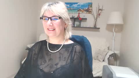 Snapshot of leilamays chatting on February 26, 2025, 4:25 am Leila Kinky online show from February 26, 2025, 4:25 am