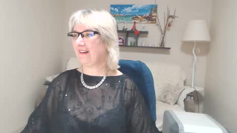 Snapshot of leilamays chatting on February 27, 2025, 5:56 am Leila Kinky online show from February 27, 2025, 5:56 am