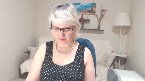 Snapshot of leilamays chatting on March 11, 2025, 4:10 am Leila Kinky online show from March 11, 2025, 4:10 am