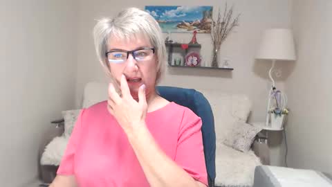 Snapshot of leilamays chatting on October 17, 2025, 5:43 am Leila Kinky online show from October 17, 2025, 5:43 am