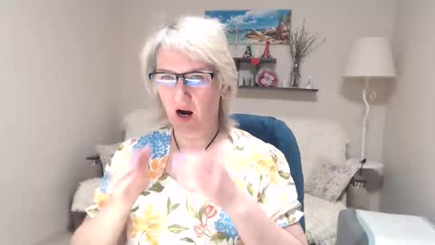 Leila Kinky online show from May 5, 2026, 5:26 am