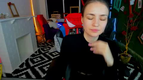 Leila Rai online show from March 4, 2025, 1:28 pm