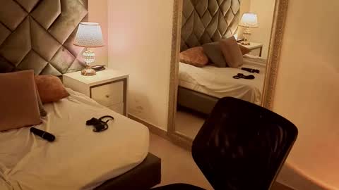 Leizathompson online show from February 20, 2026, 10:10 pm