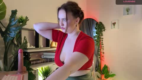 Lela online show from November 9, 2025, 5:11 pm