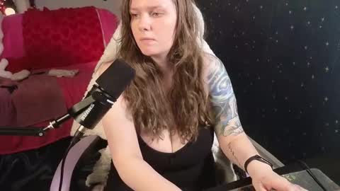 Junie 3 online show from February 5, 2026, 11:31 pm