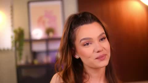 Lena Laurent online show from April 3, 2026, 7:50 am