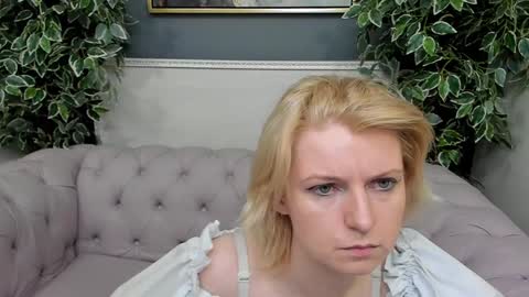 Snapshot of lena_paulles chatting on December 11, 2024, 9:52 am Lena online show from December 11, 2024, 9:52 am