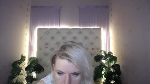 Snapshot of lena_paulles chatting on January 9, 2025, 9:27 am Lena online show from January 9, 2025, 9:27 am