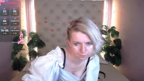 Snapshot of lena_paulles chatting on January 14, 2025, 8:31 am Lena online show from January 14, 2025, 8:31 am