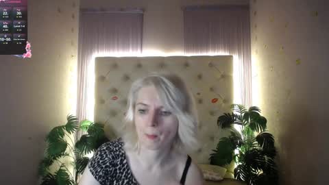 Snapshot of lena_paulles chatting on January 30, 2025, 11:11 am Lena online show from January 30, 2025, 11:11 am
