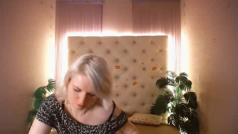 Snapshot of lena_paulles chatting on January 30, 2025, 2:15 pm Lena online show from January 30, 2025, 2:15 pm
