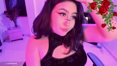 Lenna Kang online show from December 12, 2024, 5:26 pm