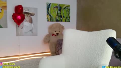 Snapshot of lenna_godess chatting on February 18, 2025, 9:21 am Lenna Goddess online show from February 18, 2025, 9:21 am
