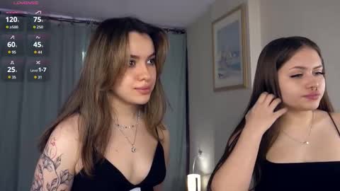 Snapshot of lenoimacyt chatting on October 19, 2025, 6:25 am Hey hey our name is Mia Elfy Lovense is active time to play PVT IS OPEN online show from October 19, 2025, 6:25 am