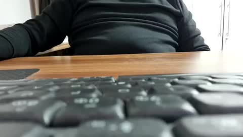 Snapshot of leo1982xxx chatting on December 21, 2024, 1:32 pm leo1982xxx online show from December 21, 2024, 1:32 pm