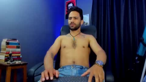 Snapshot of leo_diaz01 chatting on January 22, 2025, 6:20 am Leo Diaz online show from January 22, 2025, 6:20 am