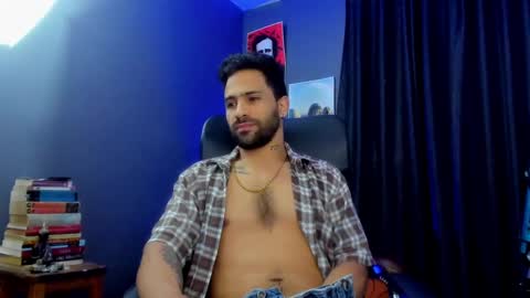Snapshot of leo_diaz01 chatting on January 24, 2025, 6:35 pm Leo Diaz online show from January 24, 2025, 6:35 pm