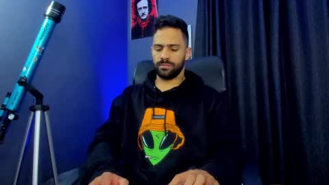 Snapshot of leo_diaz01 chatting on February 16, 2025, 11:05 pm Leo Diaz online show from February 16, 2025, 11:05 pm