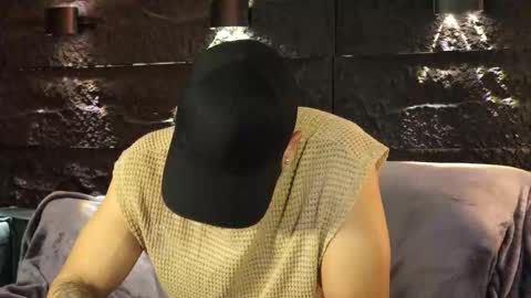 Leo  Diaz online show from November 8, 2025, 2:34 am