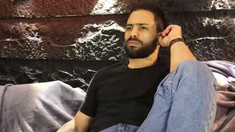 Leo  Diaz online show from November 18, 2025, 1:00 am