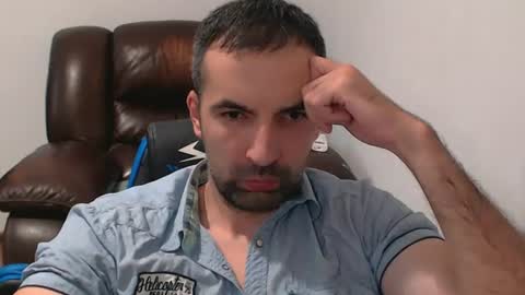 Snapshot of leo_gianni chatting on August 3, 2026, 10:57 pm Leo Gianni online show from August 3, 2026, 10:57 pm