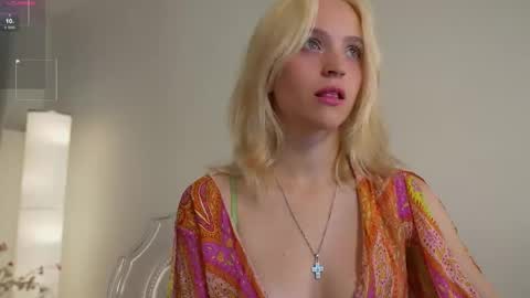 Snapshot of leo_lulu chatting on October 11, 2025, 3:43 pm Ashly online show from October 11, 2025, 3:43 pm